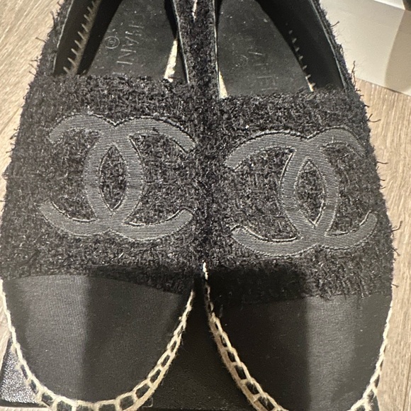 CHANEL Black Espadrilles with CC Logo - Picture 3 of 9